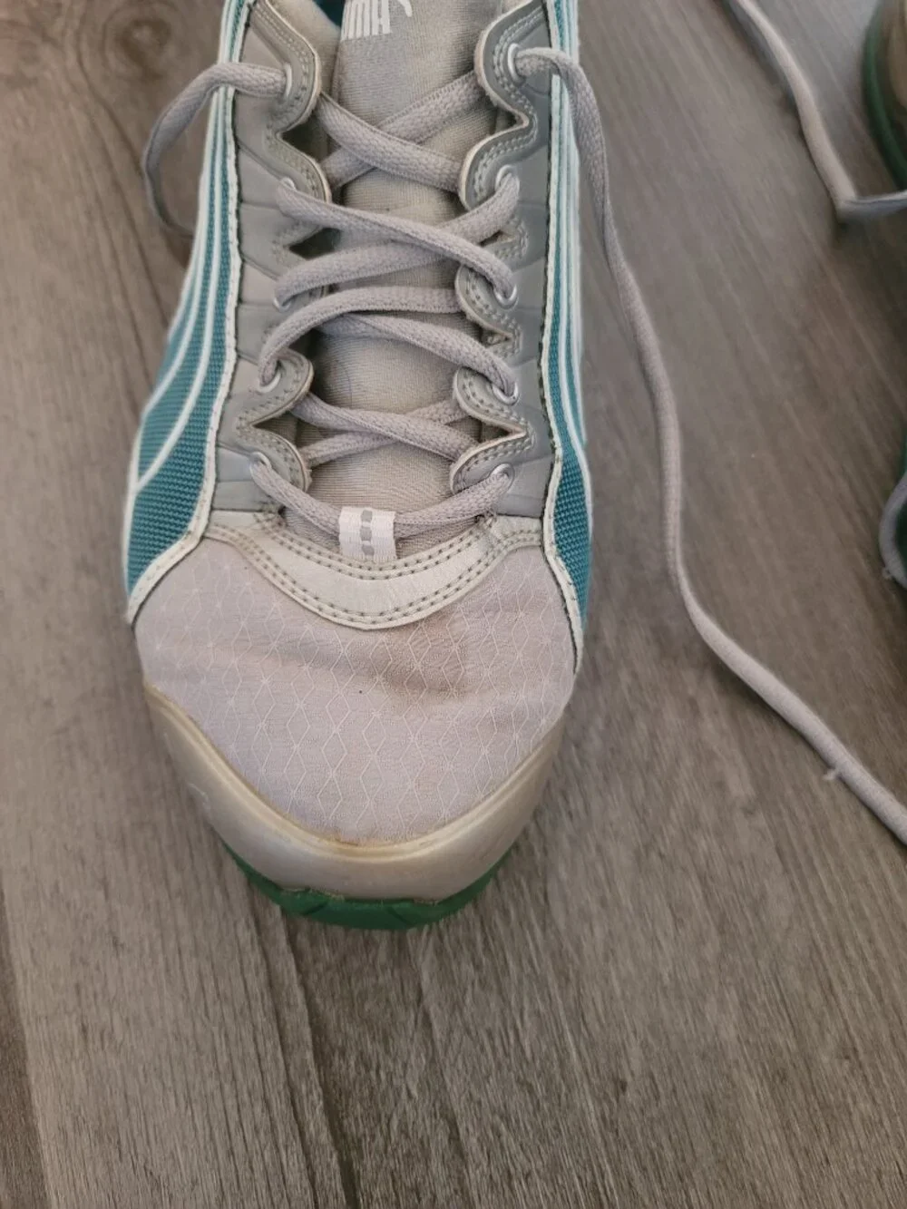 Womens grey and blue puma tennis shoes - has damage - size 10